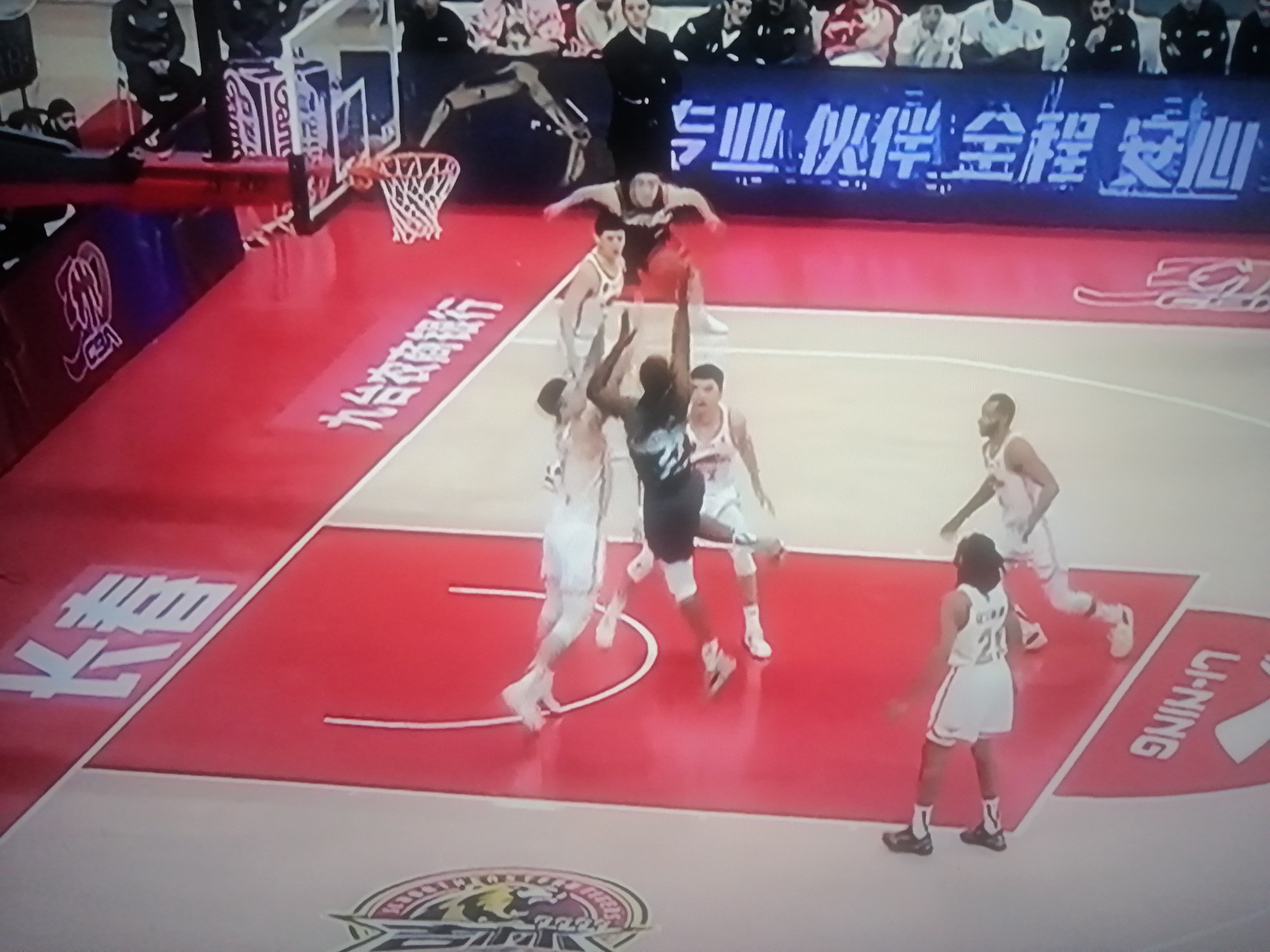 包含篮球场上的精彩对攻，看点频现的词条