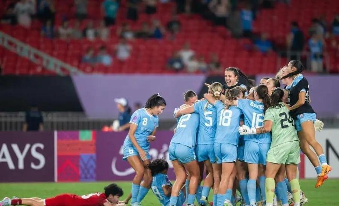 包含美国队以强势姿态，登上女足赛事巅峰的词条