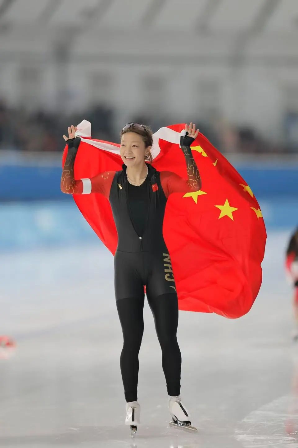 不丹滑雪选手勇夺女子单板滑雪金牌