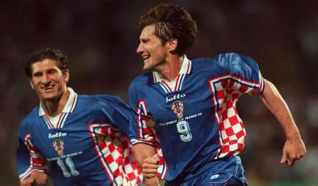 克罗地亚球队默契配合向前冲劲赢得青睐 克罗地亚球队默契配合向前冲劲赢得青睐