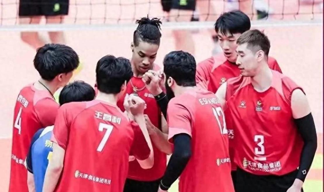 指向灯塔，精彩比赛吸引球迷狂热