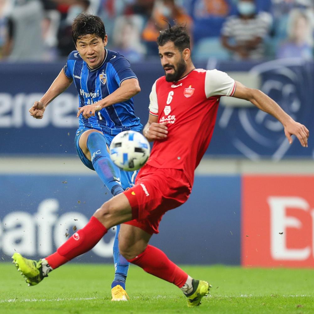 波斯波利斯对阵卡塔尔代表队的激动对决 波斯波利斯对阵卡塔尔代表队的激动对决