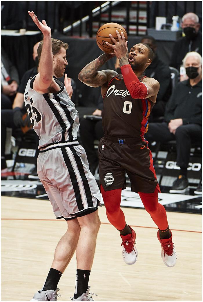 开拓者击败马刺,利拉德绝杀带队连胜郭艾伦 开拓者击败马刺,利拉德绝杀带队连胜郭艾伦