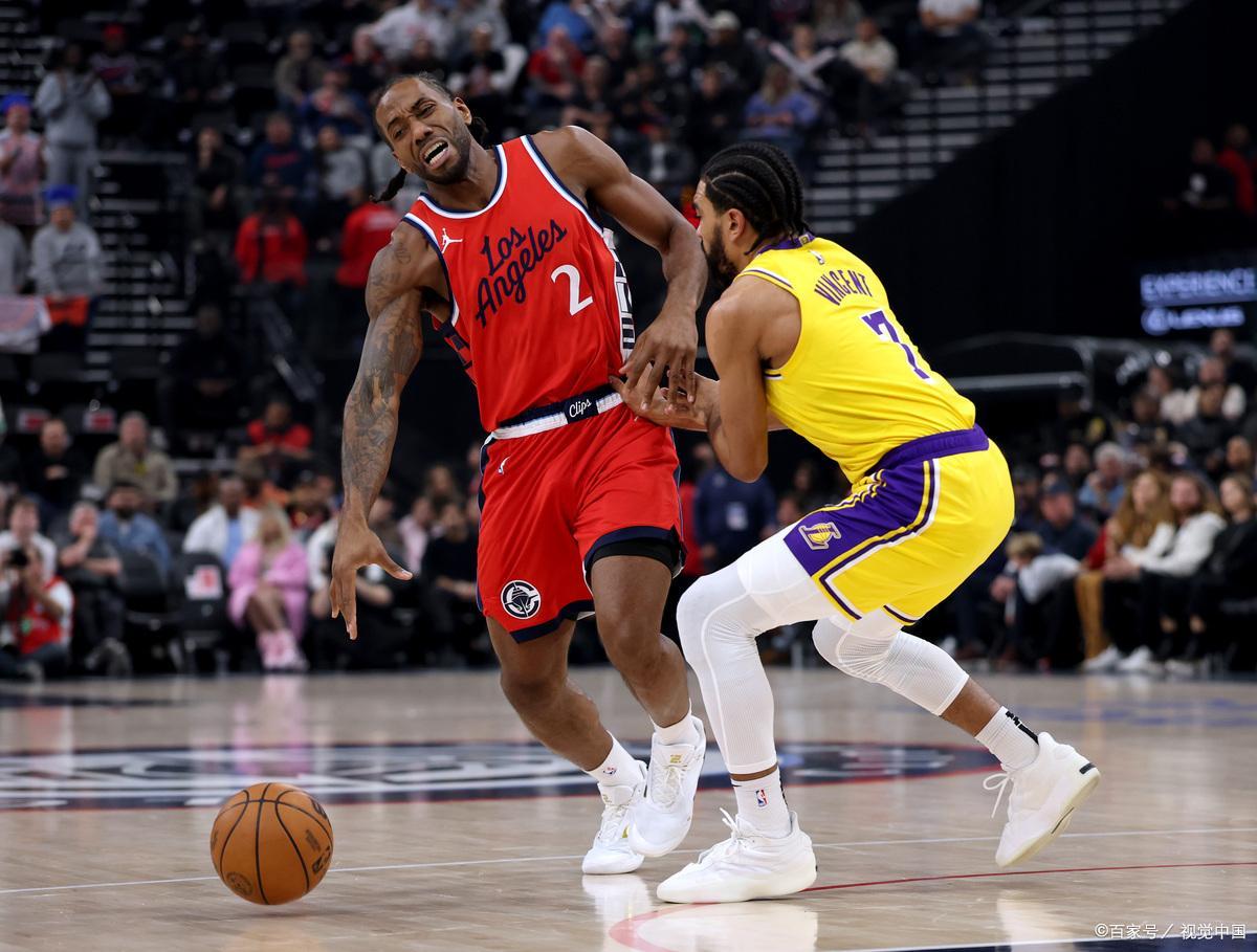 「快船击败雄鹿，保罗乔治合砍50分」