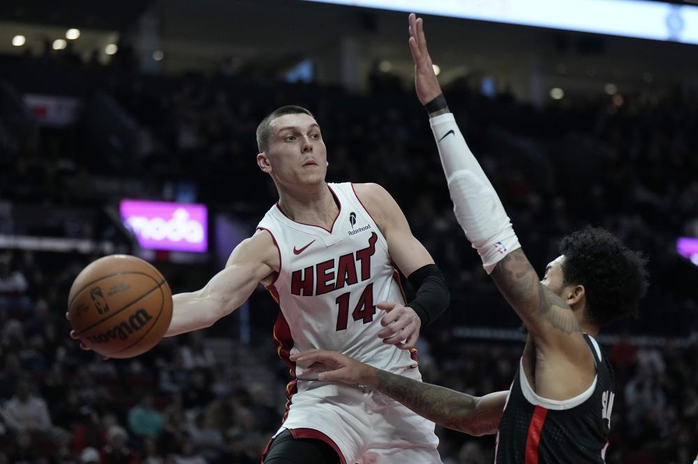 开拓者擒热火，豪取连胜