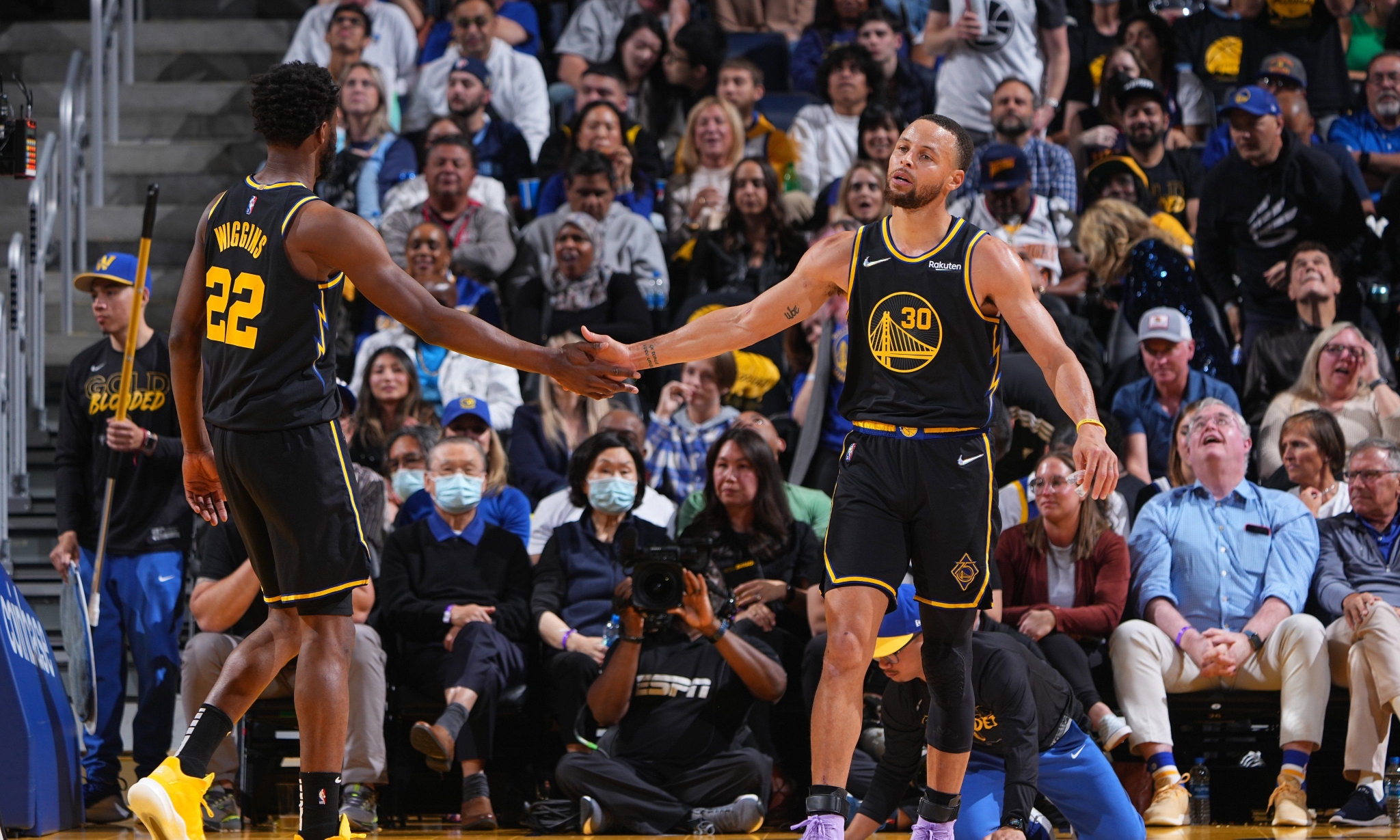 邓肯执教塞尔维辛，太阳主场力挫勇士