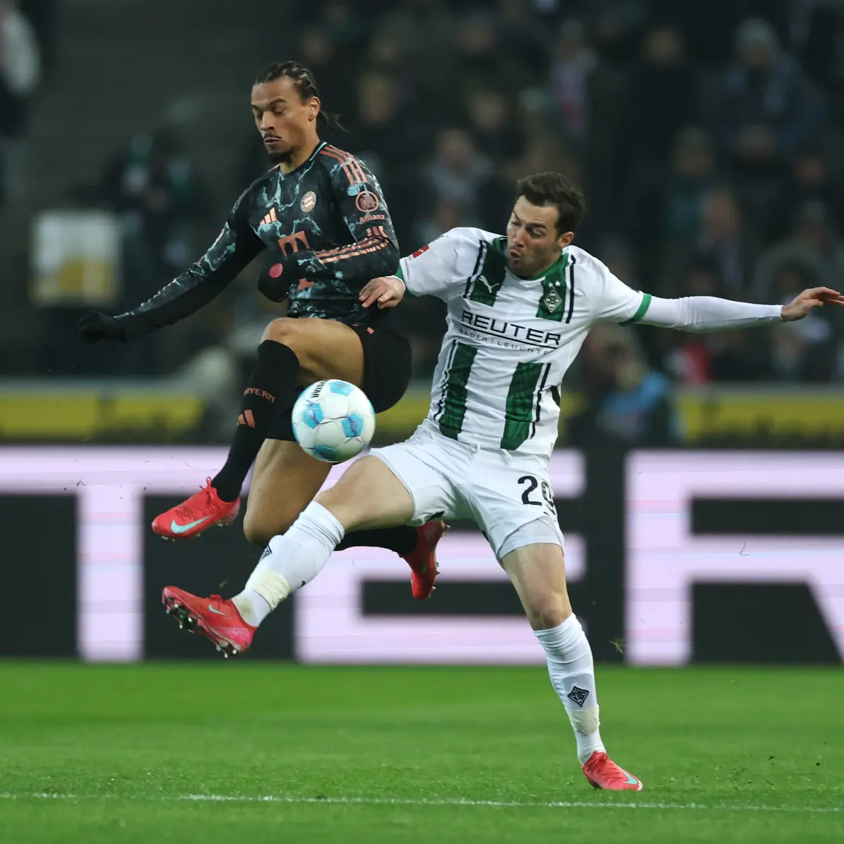 拜仁慕尼黑逼平门兴格拉德巴赫勒沃库森跃至积分榜首位