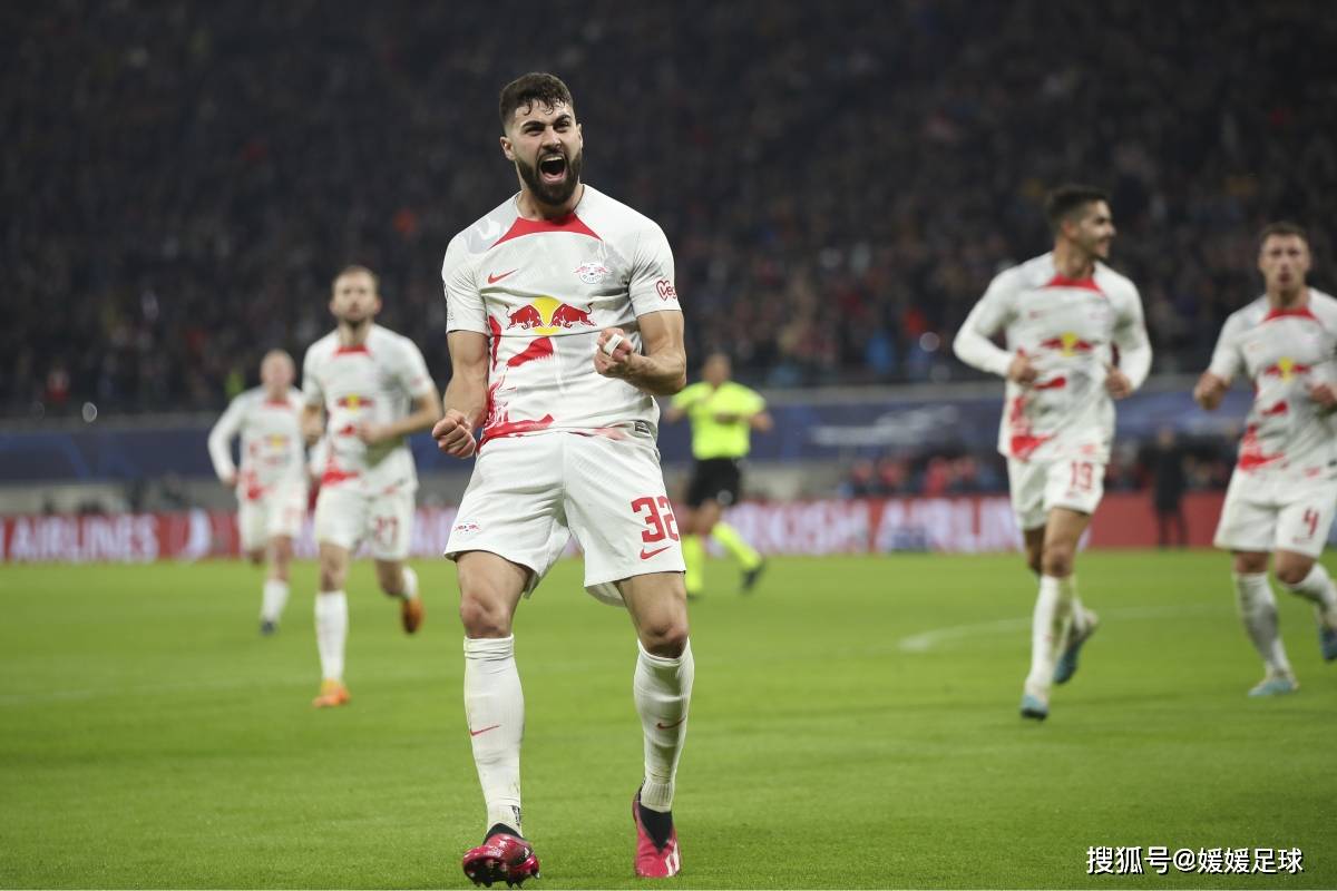 包含多特主场胜沃尔夫斯堡，升至积分榜前列的词条